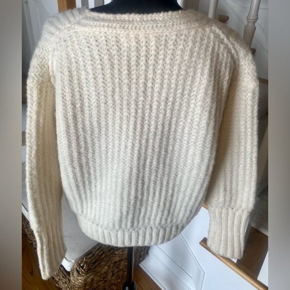 Aritzia Wilfred | Erica Sweater in white/cream size XXS. Very gently worn - Picture 4 of 5